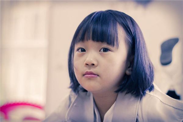 钟起名字女孩名字(钟起名字女孩名字寓意)