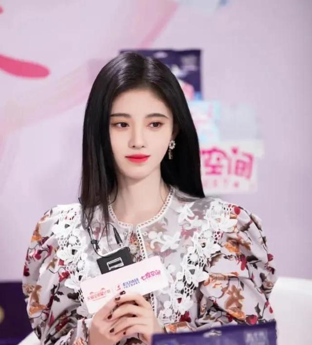 鞠姓女孩起名(鞠姓女孩起名高冷)